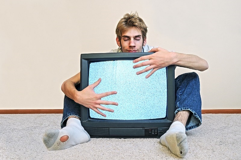 People Crowd Watching TV On Dark TV Addiction, Propaganda, 59% OFF